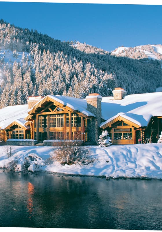 svr_riverrunlodge_dining_apres_exterior_winter